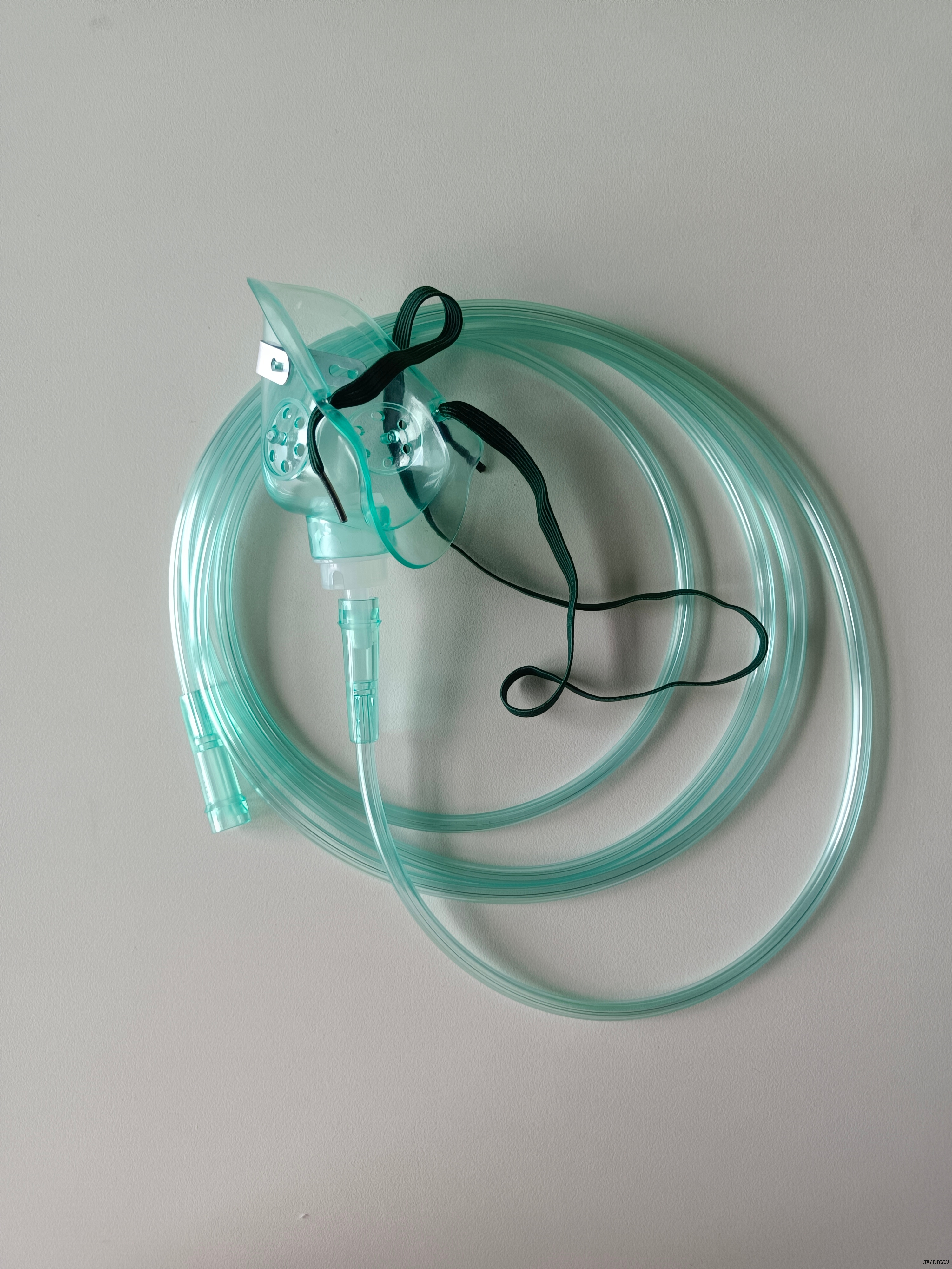 Dispositivo de máscara de oxígeno desechable con cánula de oxígeno nasal